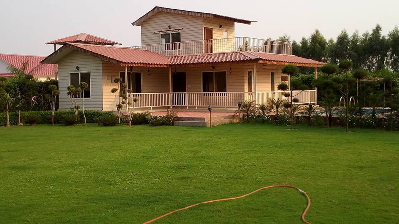 Green Farmhouse Living